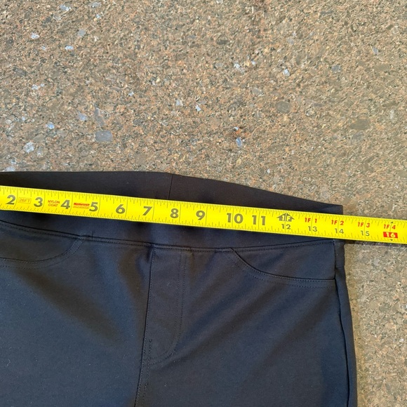 HUE Ponte Black Leggings Back Pocket Jean Style Size Medium - Picture 9 of 10